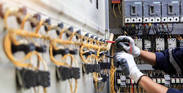 Professional Electrician technician working in Finneytown, OH